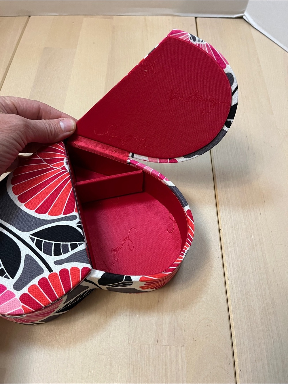 NWT - Vera Bradley Heart to Heart Jewelry Case in Cherry Blossoms 14635-170 - Picture 3 of 14